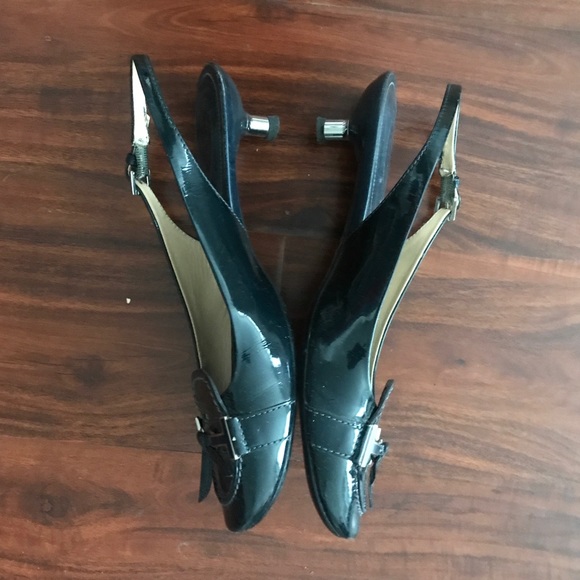 Tod’s Navy Enamel Chanel Kitten Heel Slingbacks - Picture 5 of 16